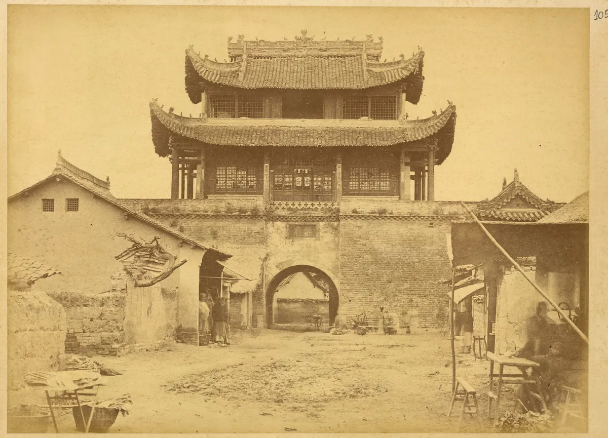 An 1875 photograph of the city gate tower at Hanzhong, Shaanxi.